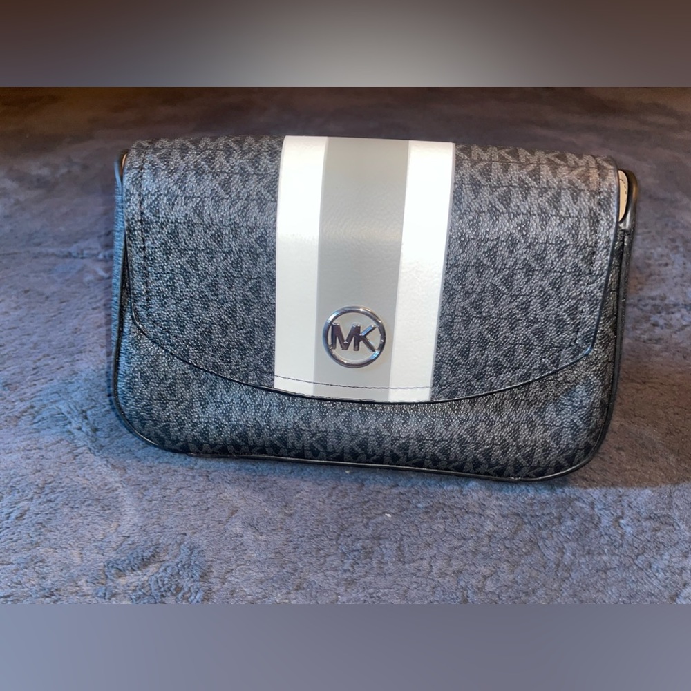 MICHAEL KORS Belt Bag.